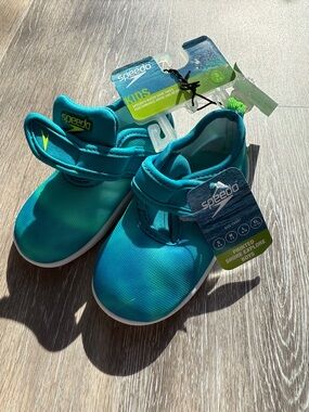 Speedo Kids Teal Blue Water Shoes with Lime Accents Size Small (5-6)